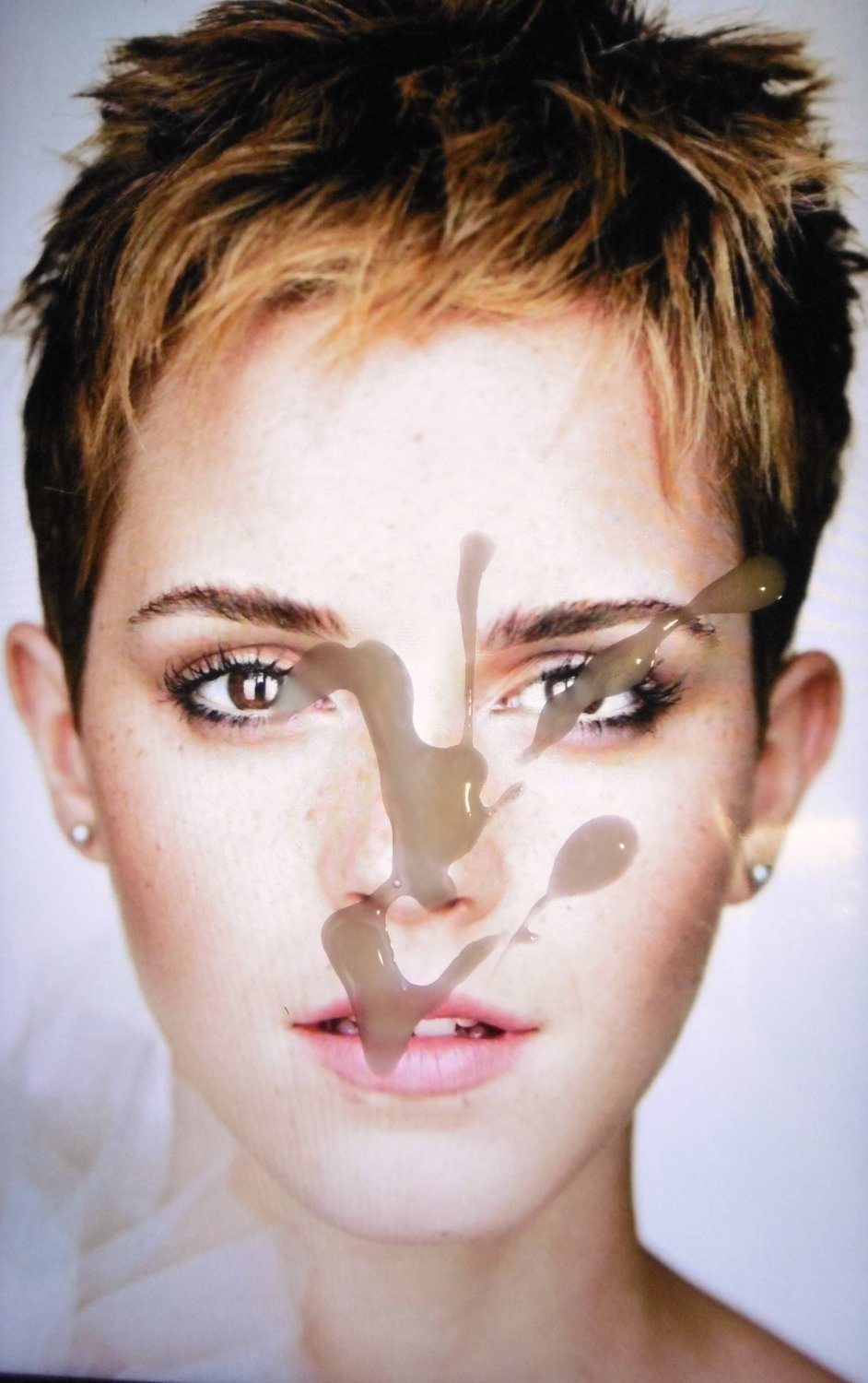 QV0pZqi4 Emma Watson cumtribute (2024) 05.jpg